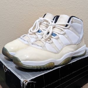 (SOLD) Jordan 11 Retro Columbia 2001